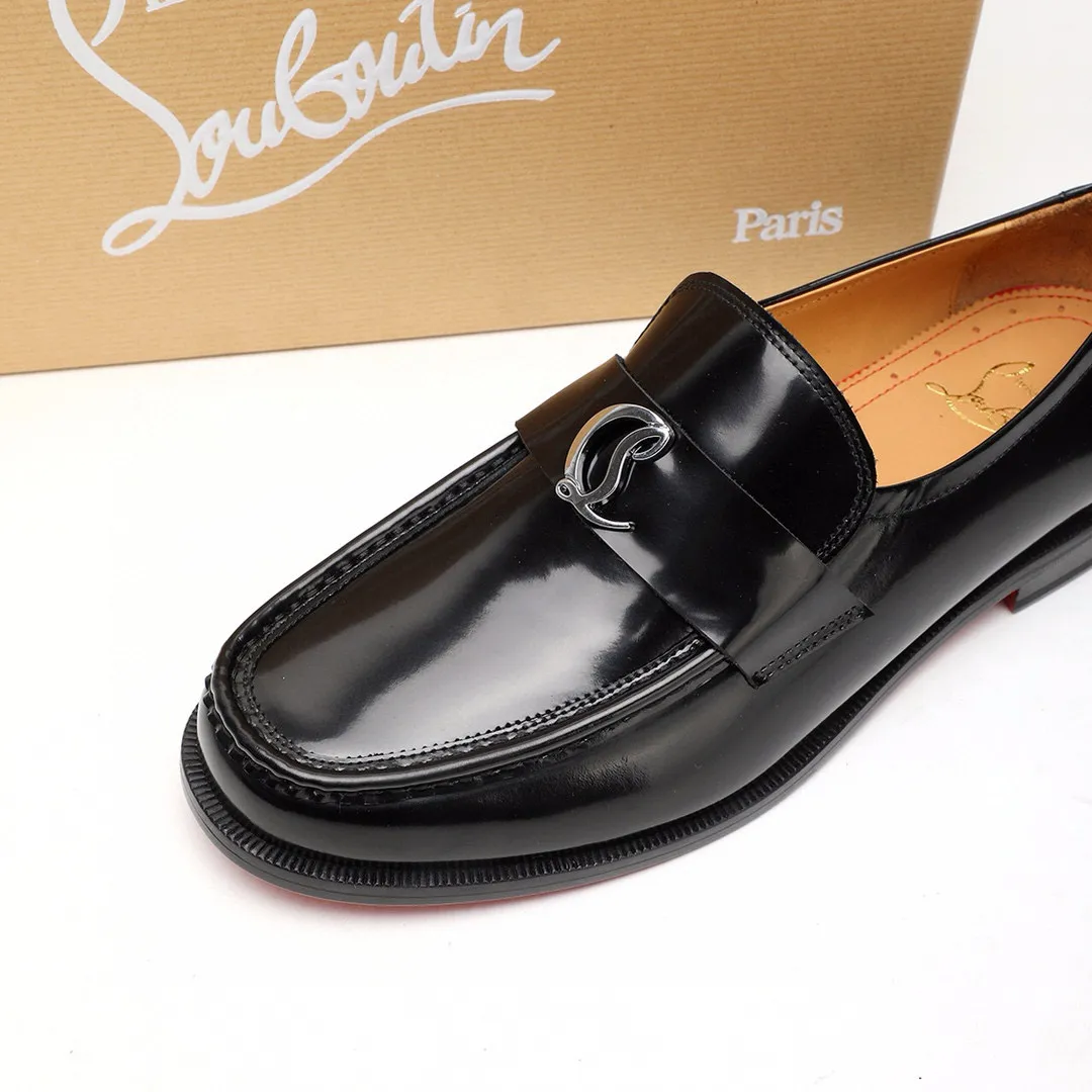 Batch 1,080 yuan 💰••New real shots••CL～High-end men’s 👔casual•loafers with red soles! ••🆑Genuine and top-quality goods from original orders ••✅💯 Purchase goods from top-quality original orders! Original imported patterned cowhide ➕Imported cowhide lining ➕Cowhide feet ➕Original leather outsole~🉑️Feel free to compare the authentic ones! Size: 38-44 (45.46.47 can be customized)
